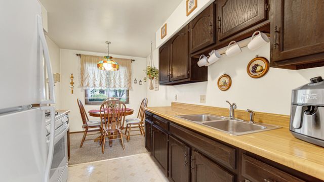 2105 Tupelo Lane, Chesterton, IN 46304
