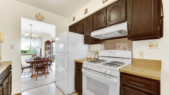 2105 Tupelo Lane, Chesterton, IN 46304
