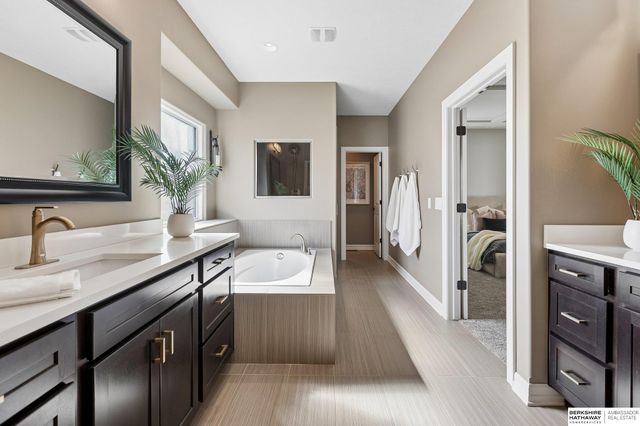 1606 Blue Sage Parkway, Elkhorn, NE 68022