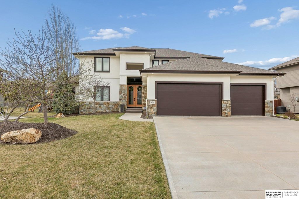 1606 Blue Sage Parkway, Elkhorn, NE 68022