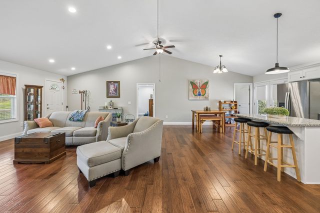 2 Hickman Creek Rd, N, Hickman, TN 38567