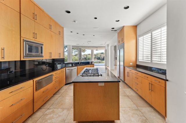 1108 Shady Oaks Lane, Westover Hills, TX 76107