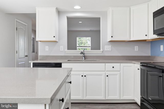65 DARIEN DR, Bunker Hill, WV 25413