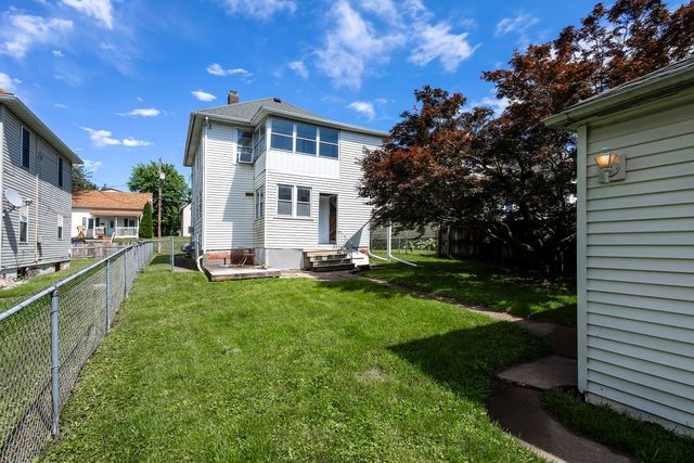 1913 10TH Street, Moline, IL 61265
