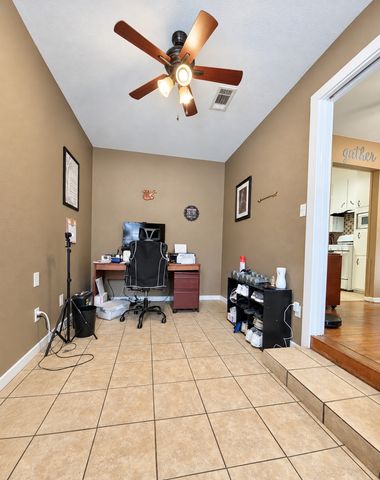 800 Kerry Lane, Azle, TX 76020