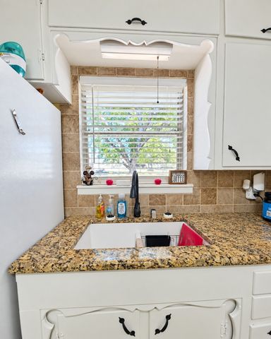 800 Kerry Lane, Azle, TX 76020