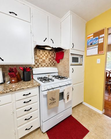 800 Kerry Lane, Azle, TX 76020