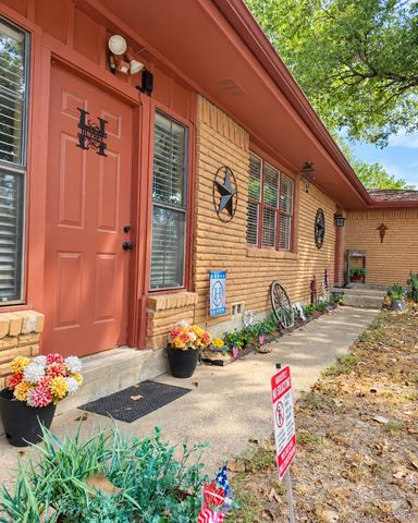 800 Kerry Lane, Azle, TX 76020