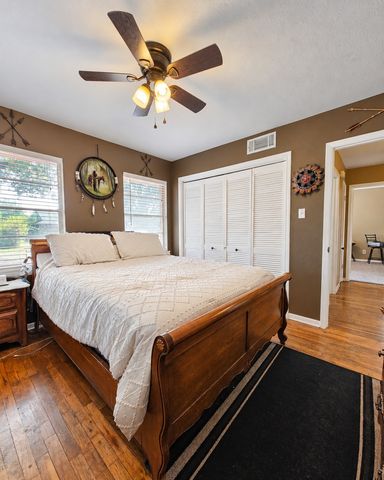 800 Kerry Lane, Azle, TX 76020