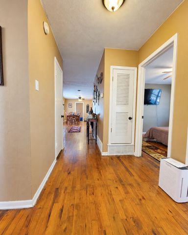800 Kerry Lane, Azle, TX 76020