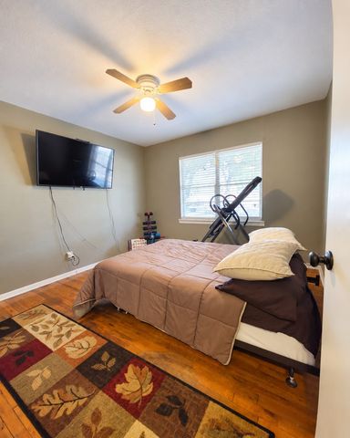 800 Kerry Lane, Azle, TX 76020