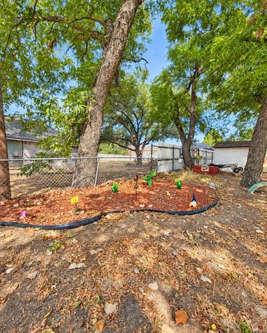 800 Kerry Lane, Azle, TX 76020
