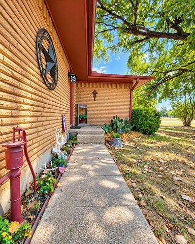 800 Kerry Lane, Azle, TX 76020