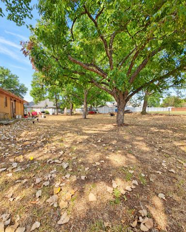 800 Kerry Lane, Azle, TX 76020