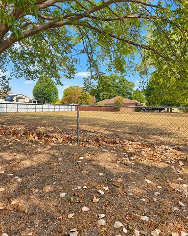 800 Kerry Lane, Azle, TX 76020