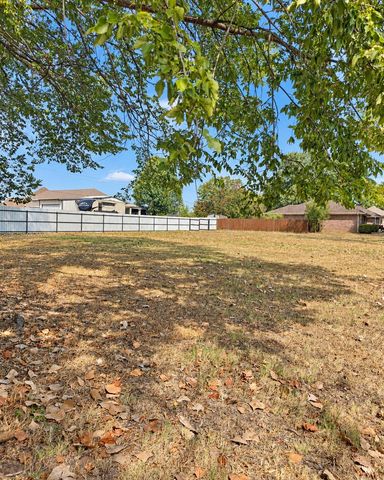 800 Kerry Lane, Azle, TX 76020