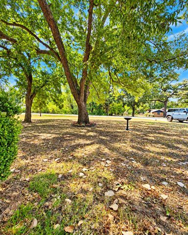 800 Kerry Lane, Azle, TX 76020