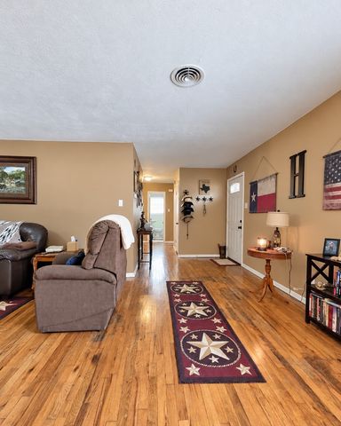 800 Kerry Lane, Azle, TX 76020