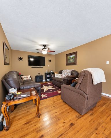 800 Kerry Lane, Azle, TX 76020