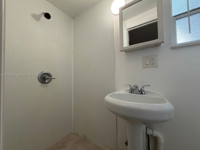 10335 NW 2nd Ct 3, Miami, FL 33150