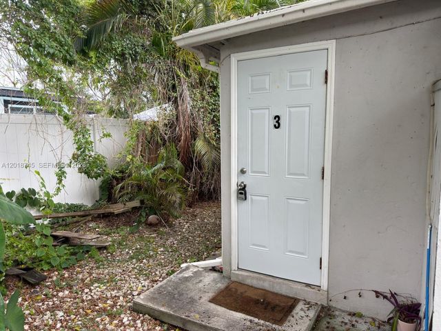 10335 NW 2nd Ct 3, Miami, FL 33150