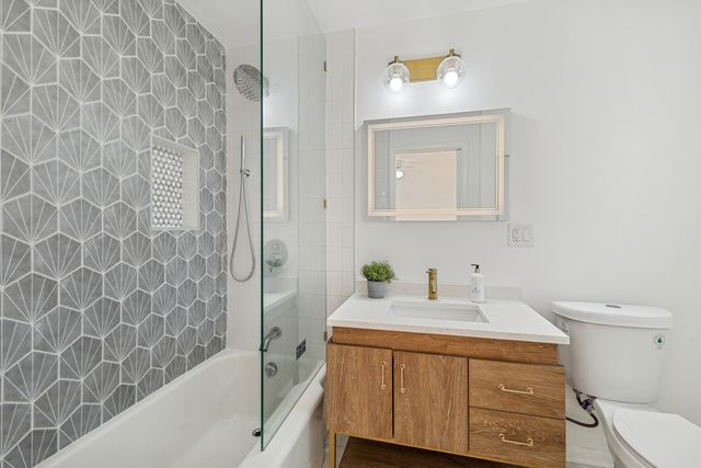 10454 S Claremont Avenue 1, Chicago, IL 60643