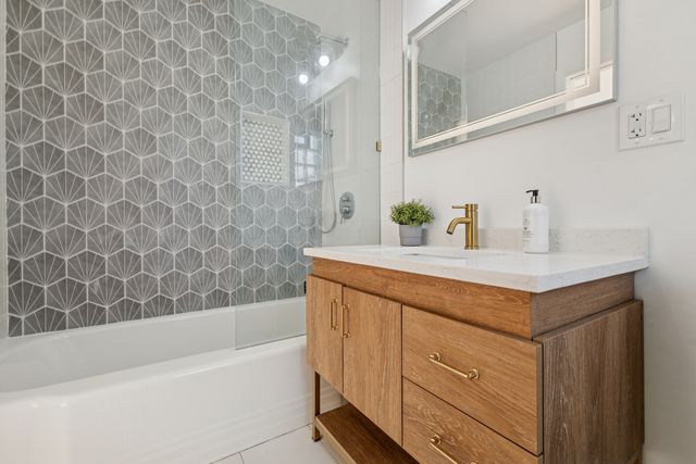 10454 S Claremont Avenue 1, Chicago, IL 60643