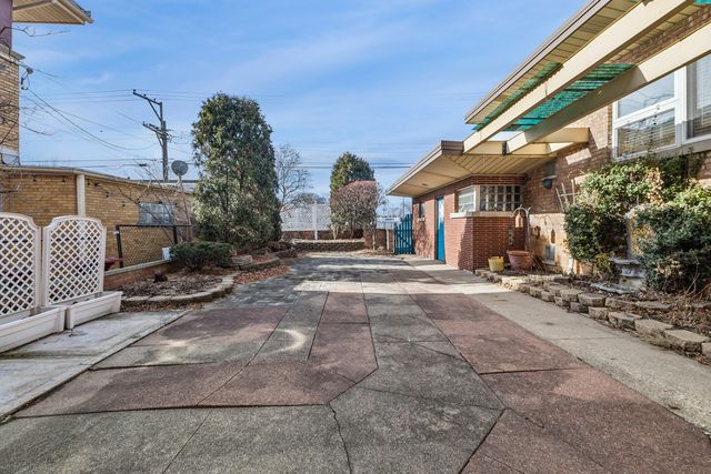 10454 S Claremont Avenue 1, Chicago, IL 60643