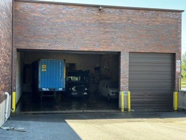 1910 E Devon Avenue, Elk Grove Village, IL 60007