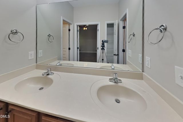 557 Mccarthy Drive, Clayton, NC 27527
