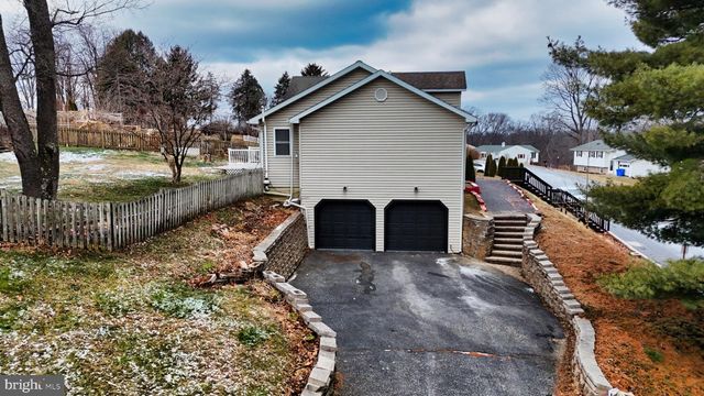 4761 LAWNTARA ST, Harrisburg, PA 17111