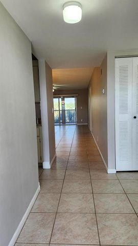 3146 Via Poinciana 414, Lake Worth, FL 33467
