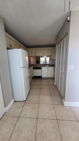 3146 Via Poinciana 414, Lake Worth, FL 33467