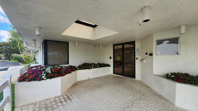 3146 Via Poinciana 414, Lake Worth, FL 33467