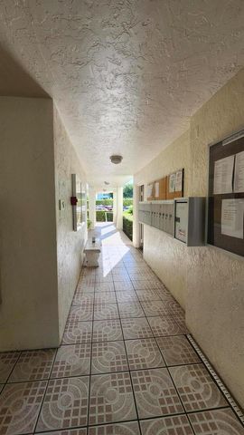 3146 Via Poinciana 414, Lake Worth, FL 33467