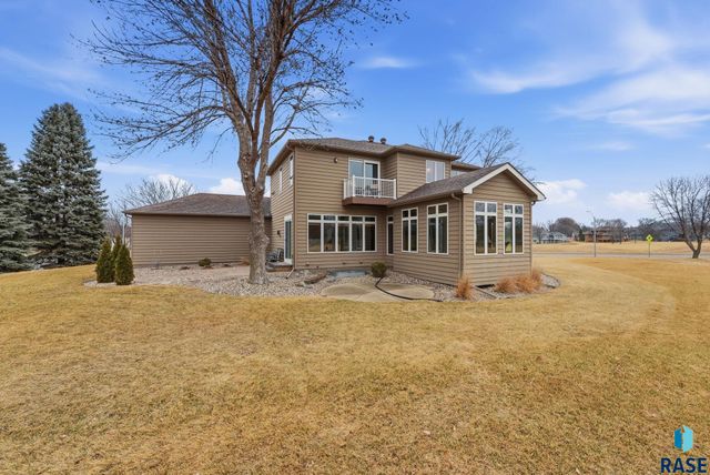 801 E Inverness Dr Drive, Sioux Falls, SD 57108