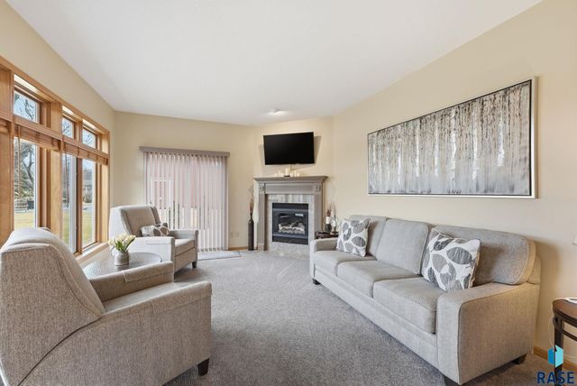 801 E Inverness Dr Drive, Sioux Falls, SD 57108