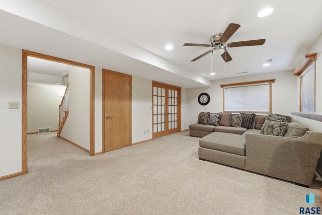 801 E Inverness Dr Drive, Sioux Falls, SD 57108