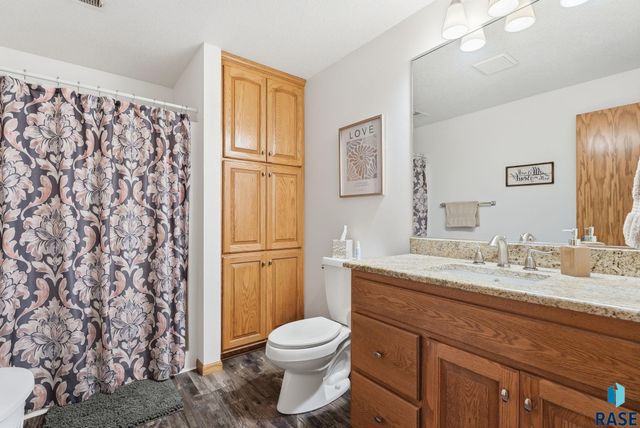 801 E Inverness Dr Drive, Sioux Falls, SD 57108