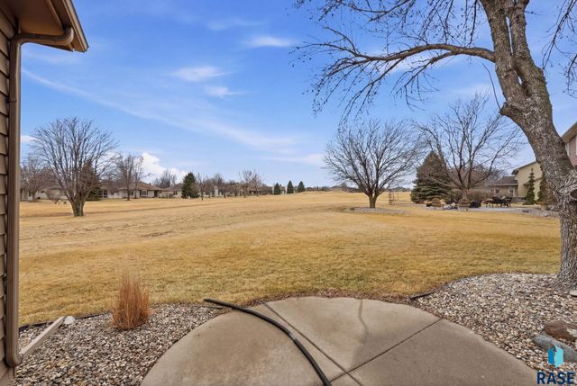 801 E Inverness Dr Drive, Sioux Falls, SD 57108