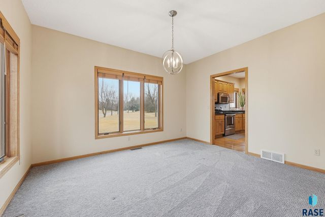 801 E Inverness Dr Drive, Sioux Falls, SD 57108