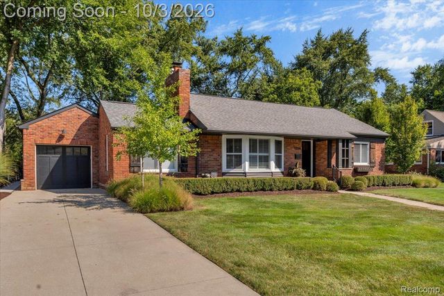 17234 Birwood Avenue, Beverly Hills Village, MI 48025