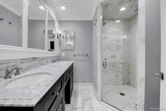 17234 Birwood Avenue, Beverly Hills Village, MI 48025