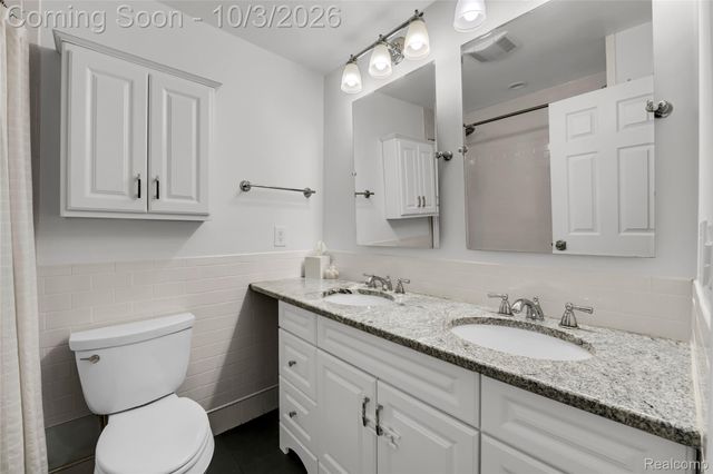 17234 Birwood Avenue, Beverly Hills Village, MI 48025