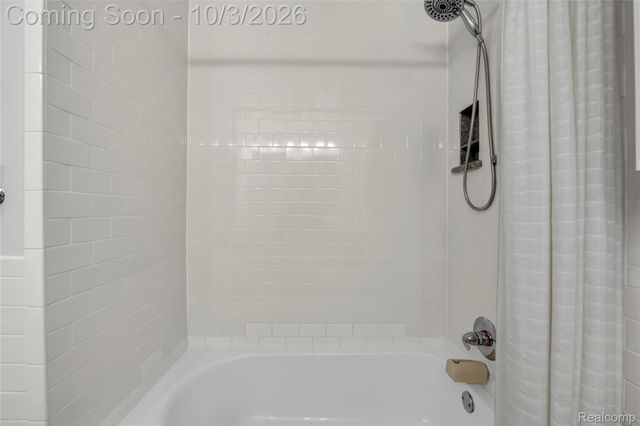 17234 Birwood Avenue, Beverly Hills Village, MI 48025