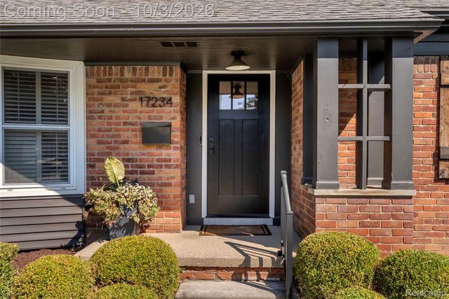 17234 Birwood Avenue, Beverly Hills Village, MI 48025