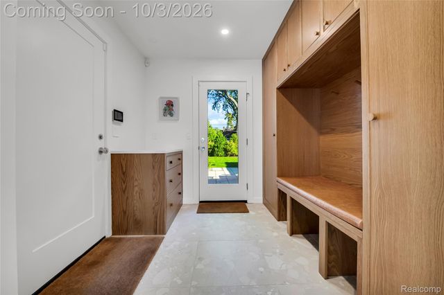 17234 Birwood Avenue, Beverly Hills Village, MI 48025