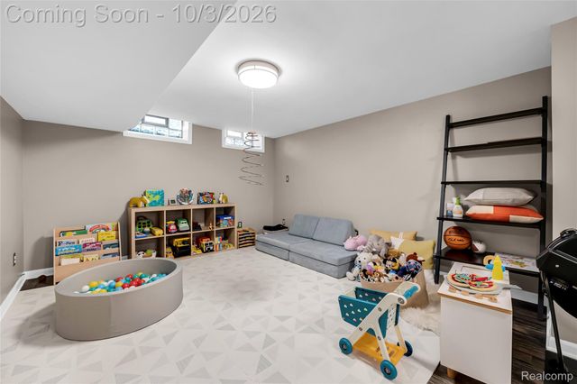 17234 Birwood Avenue, Beverly Hills Village, MI 48025