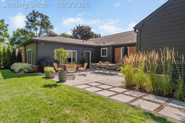 17234 Birwood Avenue, Beverly Hills Village, MI 48025