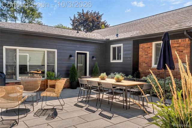 17234 Birwood Avenue, Beverly Hills Village, MI 48025